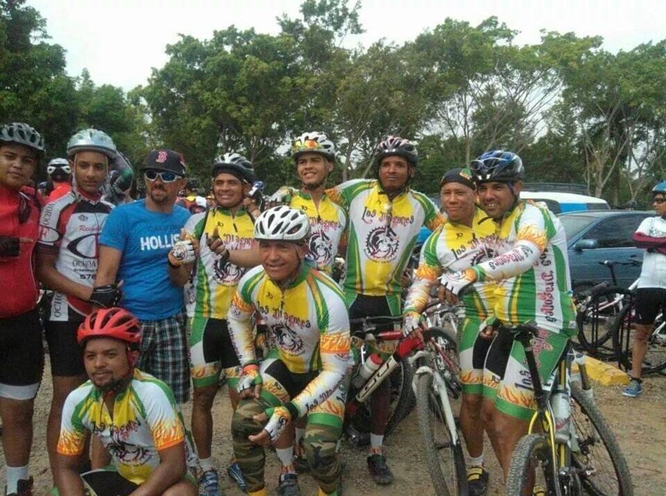 Grupo de ciclistas Los Dragones